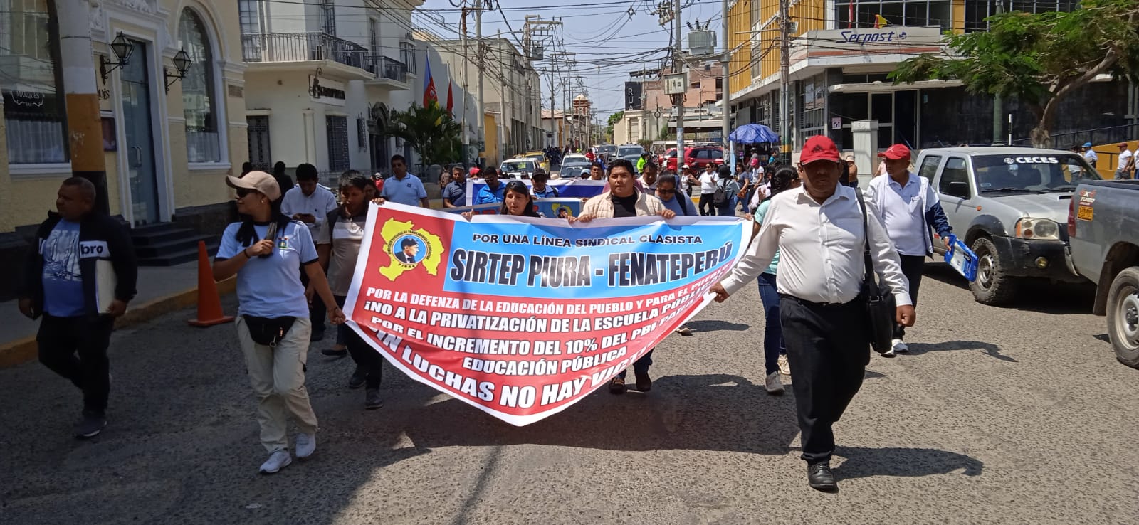 Piura: Maestros marchan en rechazo al poco apoyo del Gobierno hacia la educación