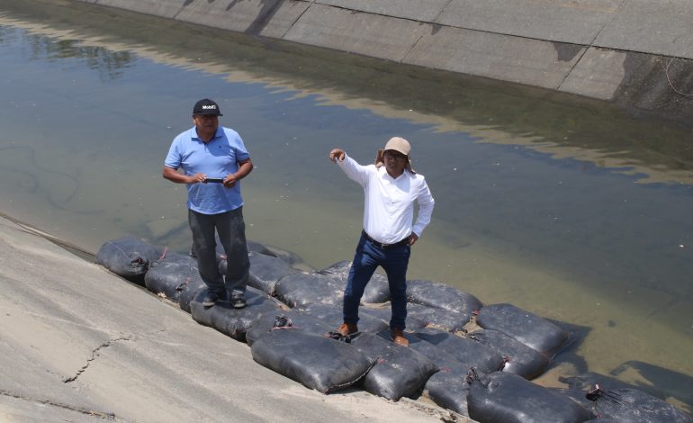 PECHP coloca más de 200 sacos con tierra para proteger losa del canal Daniel Escobar