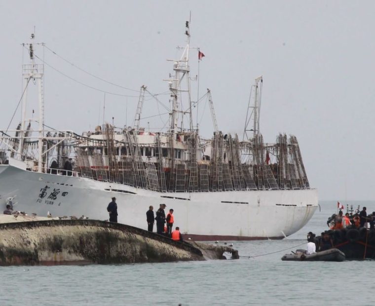 Pesca ilegal: Obligarán a naves extranjeras utilizar sistema de rastreo satelital