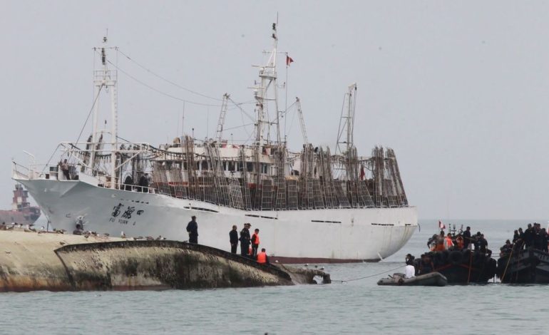 Pesca ilegal: Obligarán a naves extranjeras utilizar sistema de rastreo satelital