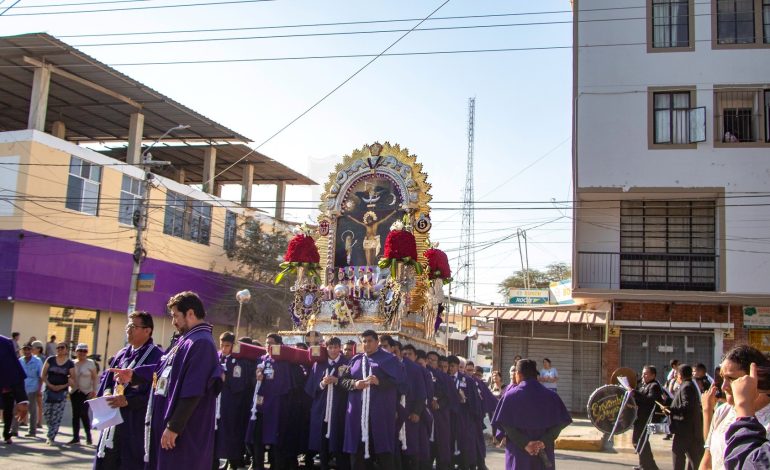 Piura: Santa imagen del Señor de los Milagros sale procesión este lunes 28