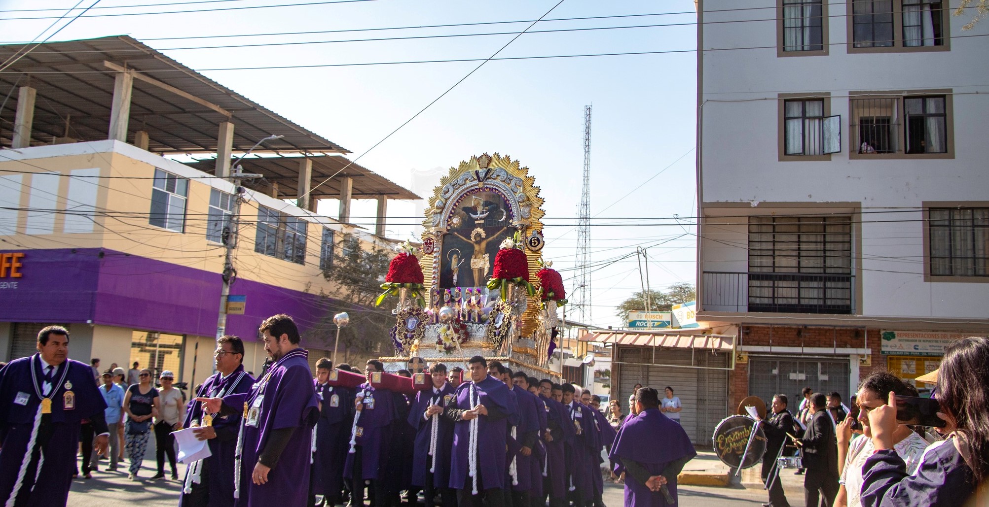 Piura: Santa imagen del Señor de los Milagros sale procesión este lunes 28