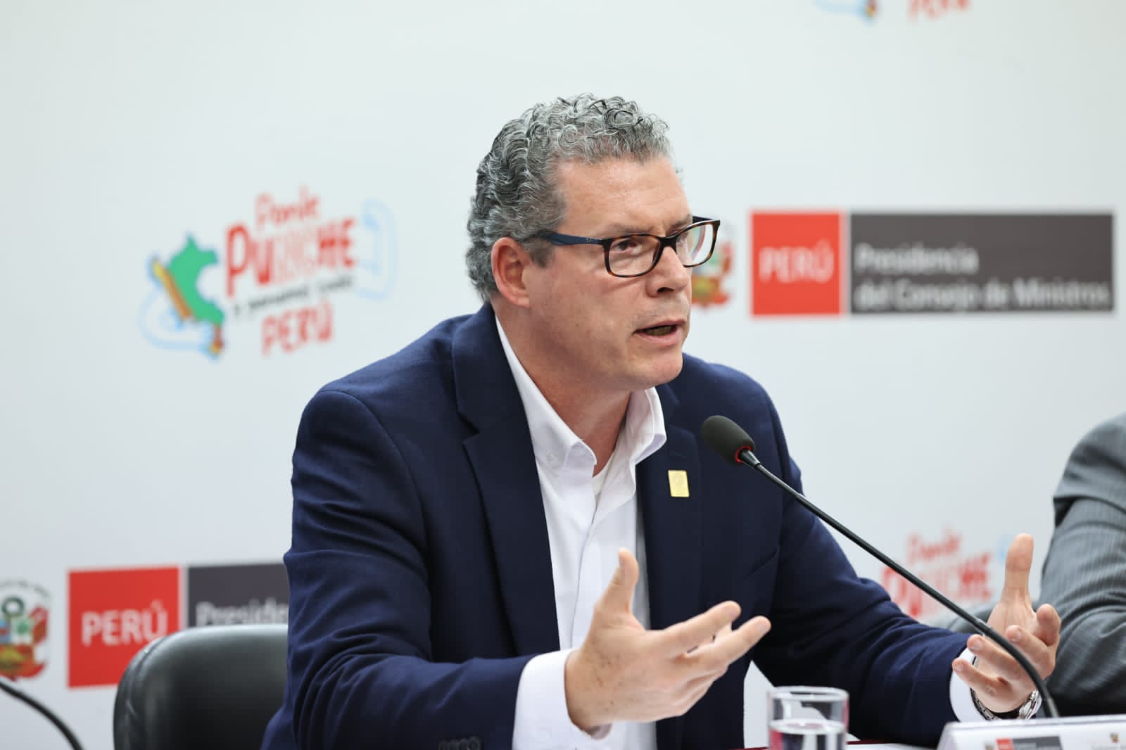 Ministro de Educación no se manifiesta ante denuncia de extorsión contra expremier Otárola