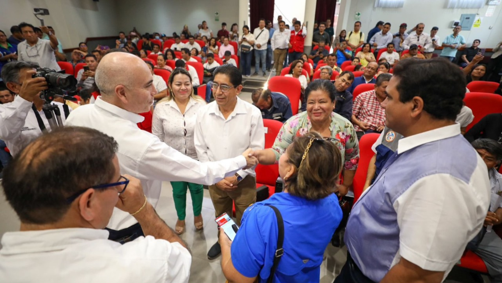 Ministro asegura que este mes se pondrán en marcha los proyectos de agua para Piura