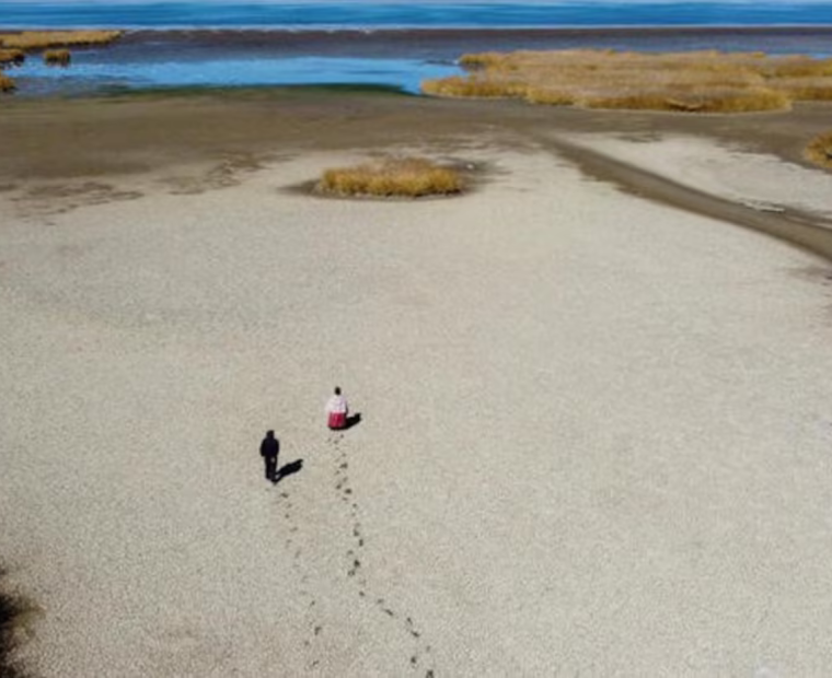 Puno: peligroso descenso del Lago Titicaca obliga a las autoridades a reconstruir los muelles lejos de la orilla