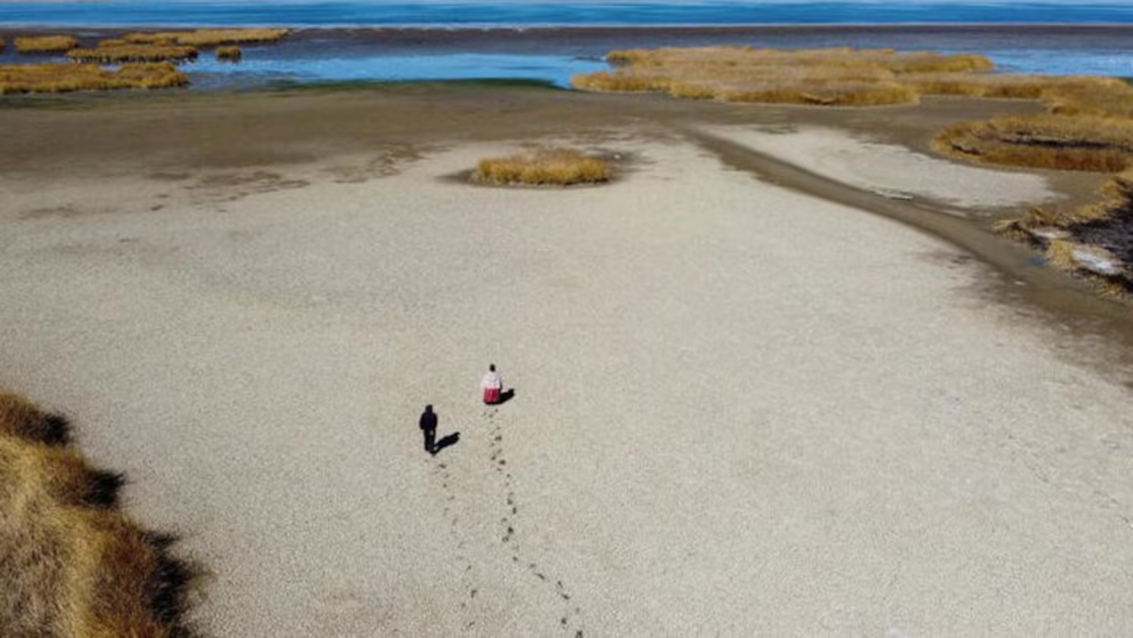 Puno: peligroso descenso del Lago Titicaca obliga a las autoridades a reconstruir los muelles lejos de la orilla
