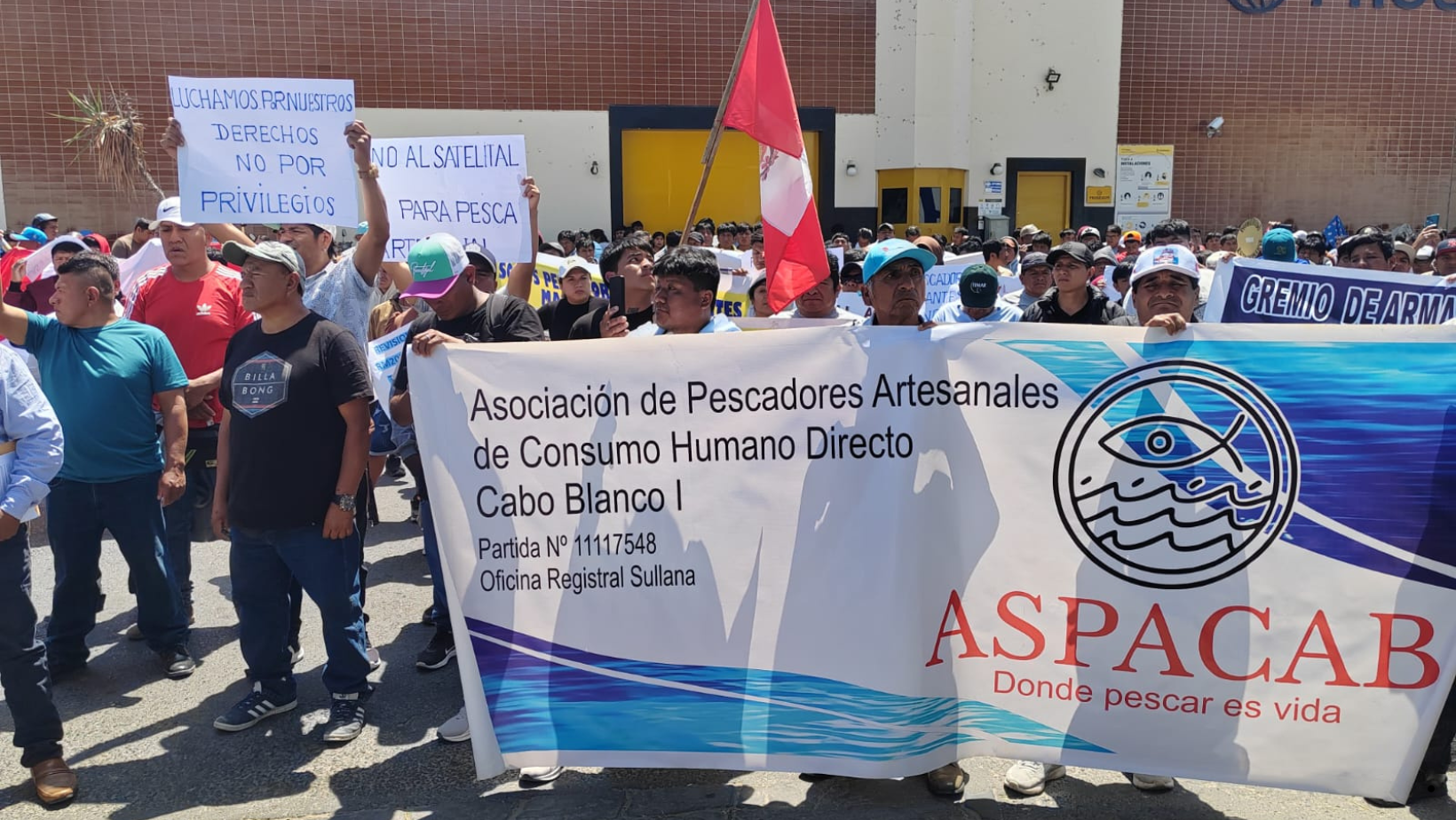 Pescadores del litoral piurano insisten en exigir declaratoria de emergencia a la pesca artesanal