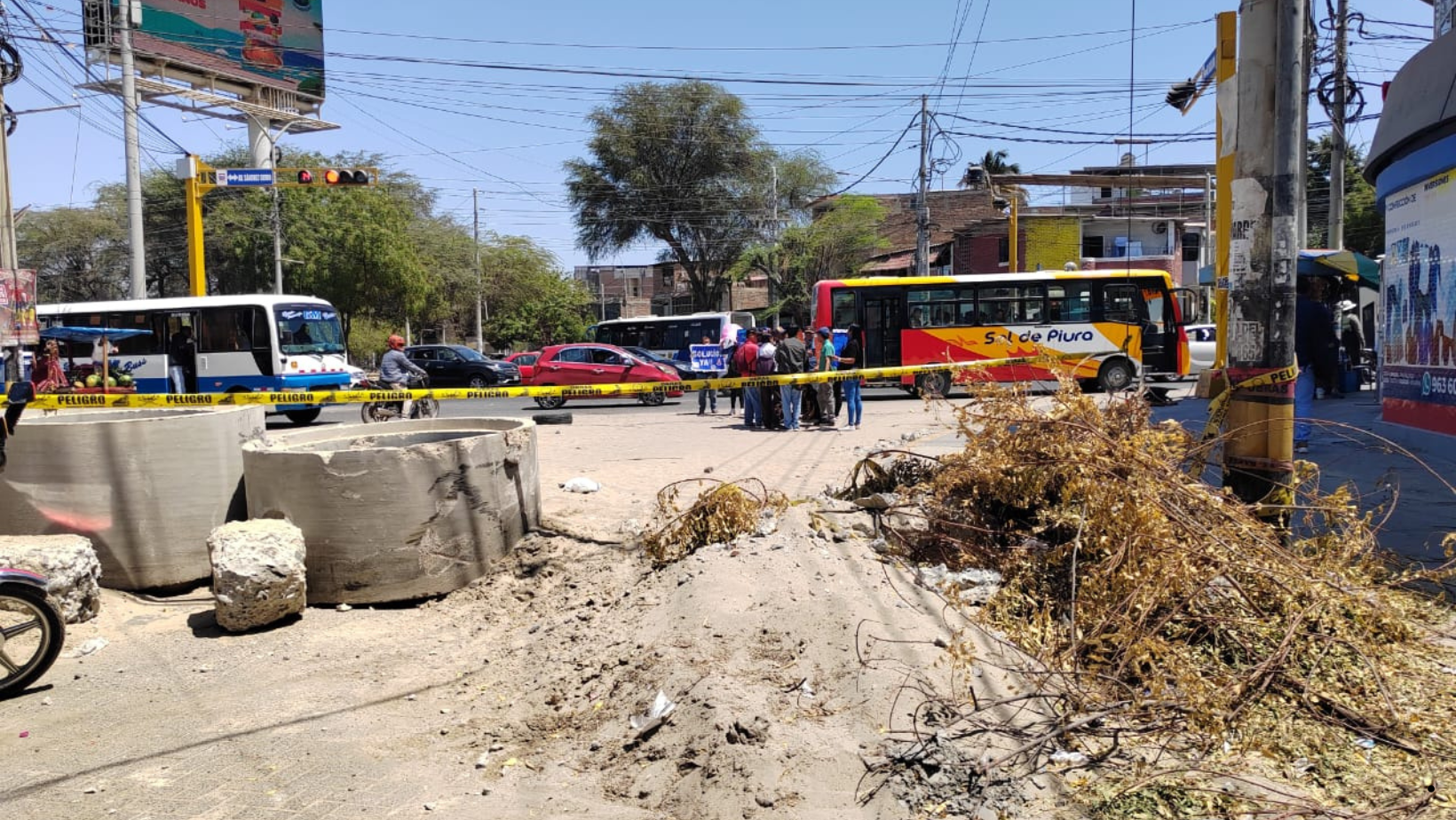 Vecinos exigen a la EPS Grau la reparación y reapertura de la avenida Sullana