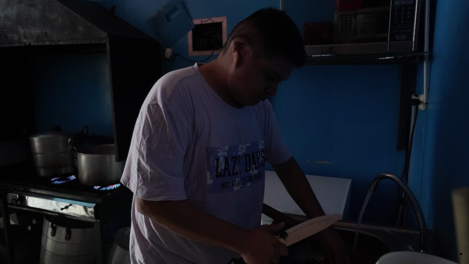 Ecuador enfrenta crisis energética: Apagones de hasta 14 horas diarias afectarán a millones