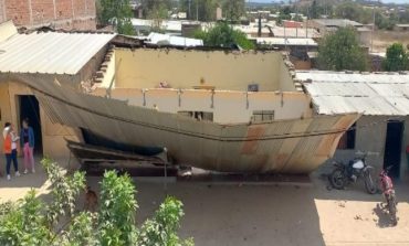 Fuertes vientos destruyen techos de viviendas en Las Lomas