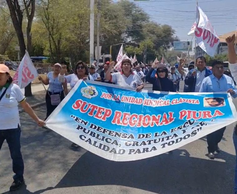 Profesores se suman a la huelga nacional indefinida convocada por el Sutep