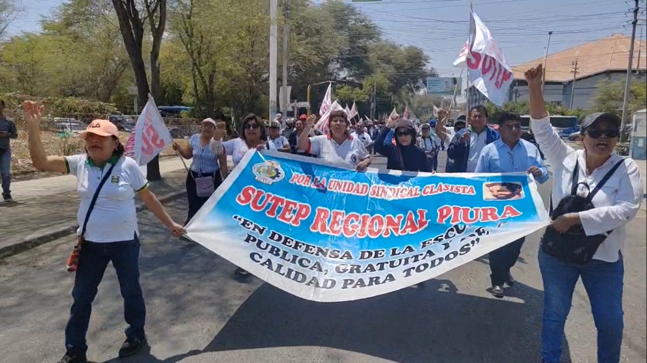 Profesores se suman a la huelga nacional indefinida convocada por el Sutep