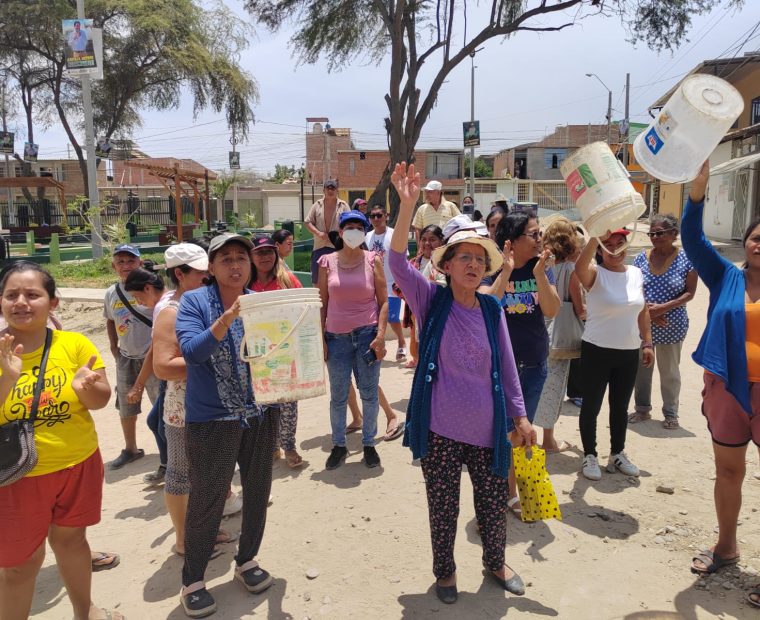 Piura: Vecinos protestan porque no tienen agua potable en Castilla