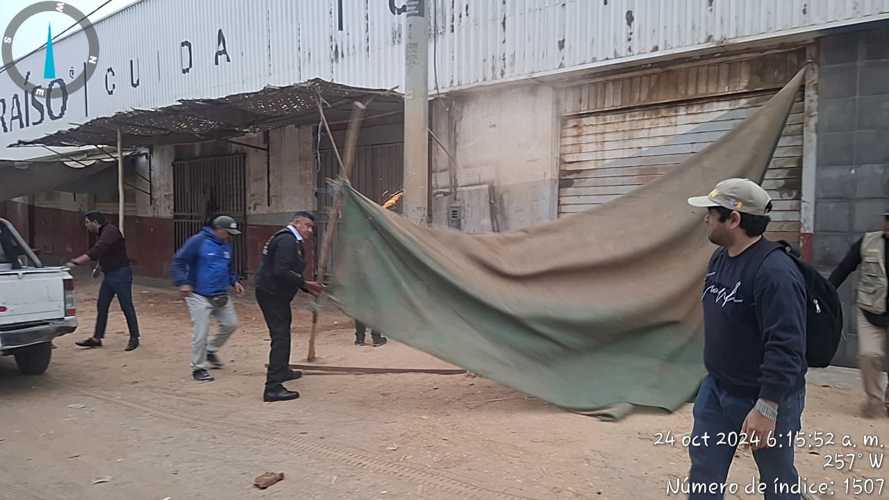 Piura: Vendedoras de chicha vuelven a instalarse en Zona Industrial y comuna las desaloja