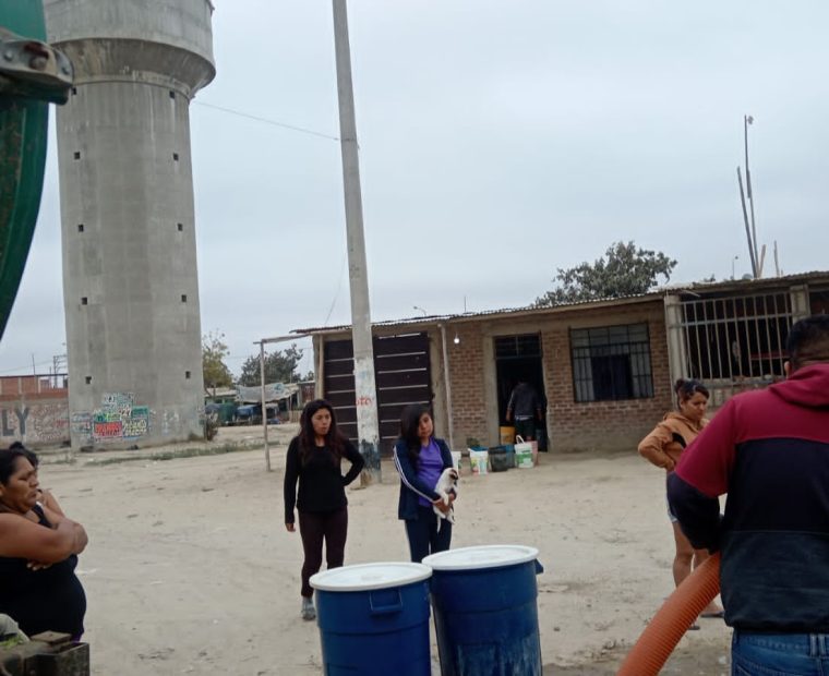 Piura: Comuna distribuye agua en UPIS y asentamientos de la ciudad con cisternas