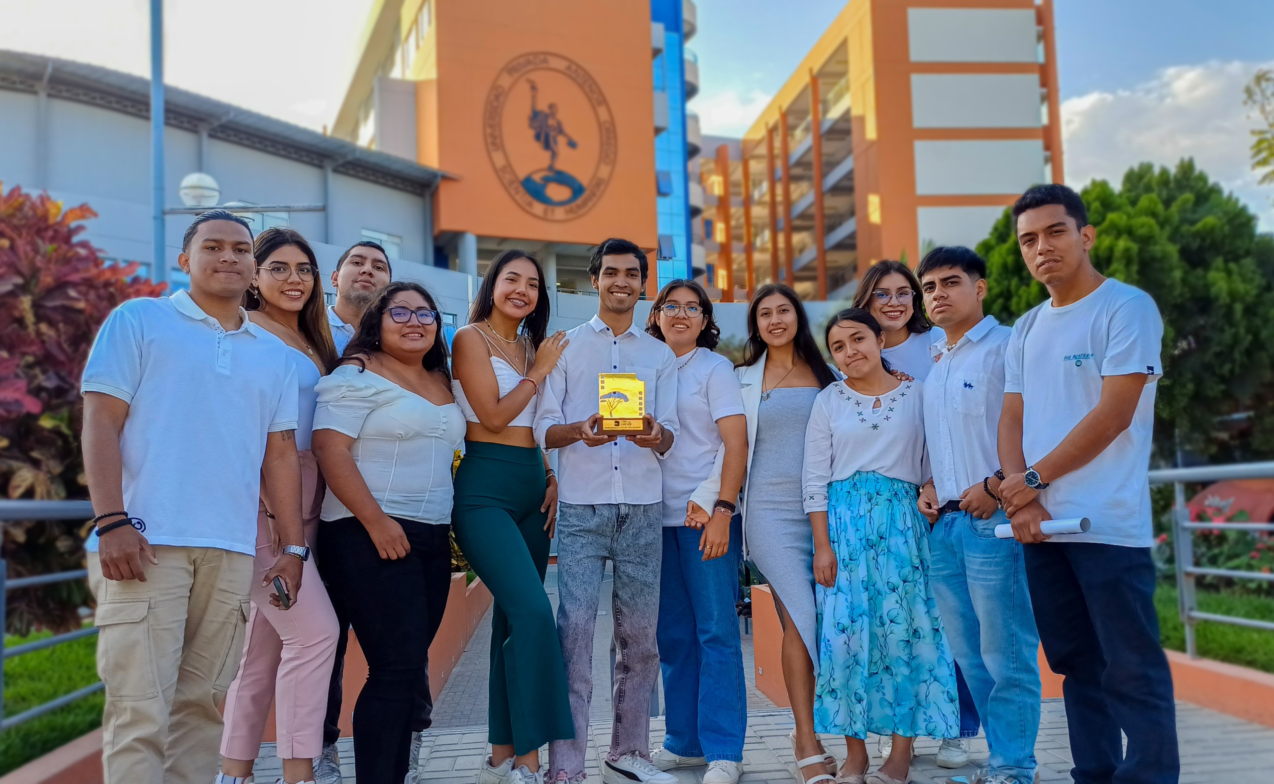 Estudiantes de UPAO triunfan en el festival “Cine con Chifles” con su documental “Yapatera”