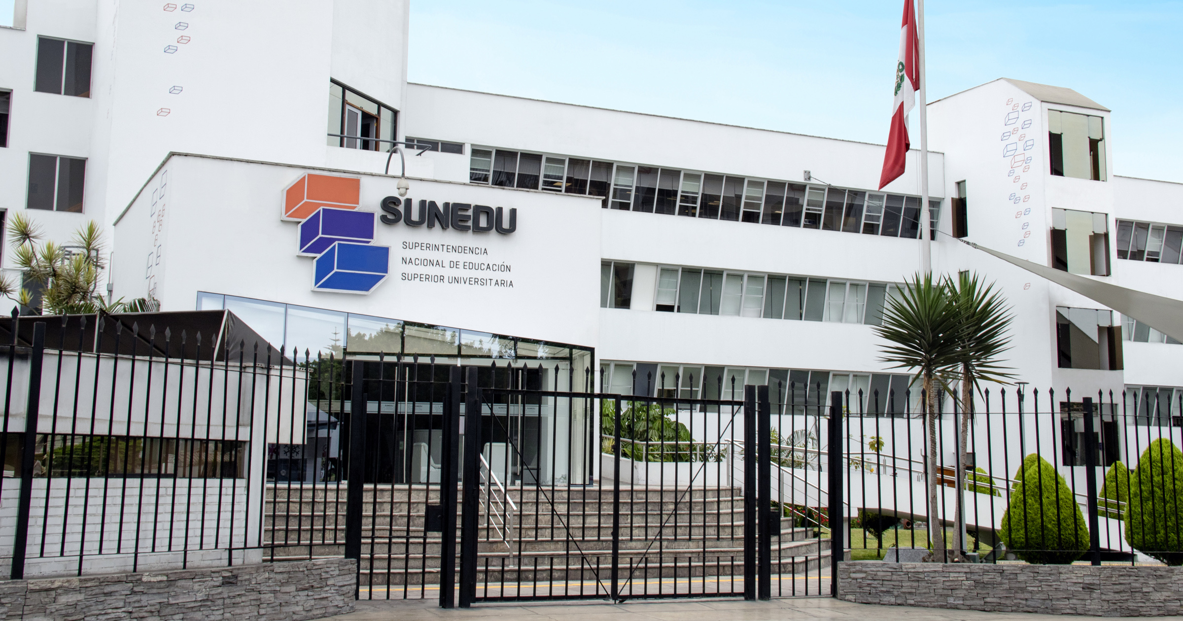 Universidades en cese de actividades tienen 18 meses para entregar grados y títulos