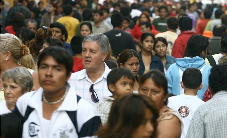 La esperanza de vida de los peruanos se redujo de 76 a 73 años