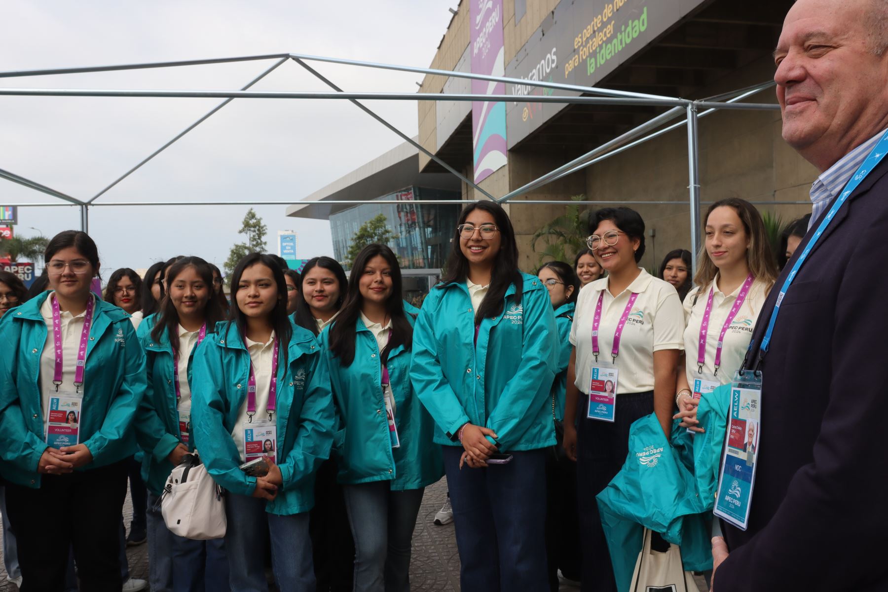 Jóvenes universitarios serán traductores en foro APEC