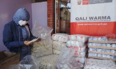 Qali Warma distribuía comida para animales a niños y niñas en los colegios