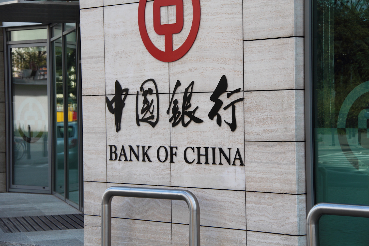 Condenan a muerte a exfuncionario de Banco de China por aceptar sobornos