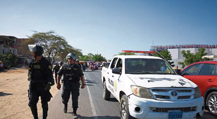 Piura: Delincuentes asaltan bus y roban pertenencias a 30 pasajeros