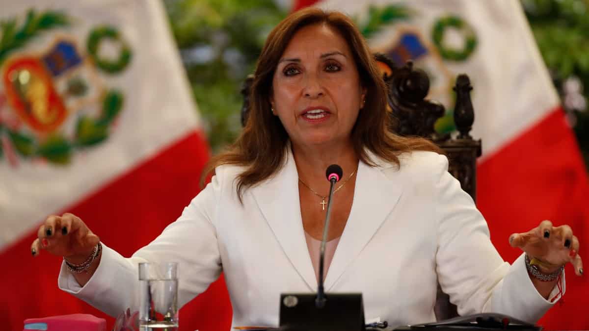 Congresista recolecta firmas para pedir vacancia de Dina Boluarte