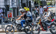 Motos deberán portar placas delanteras y traseras con tecnología avanzada