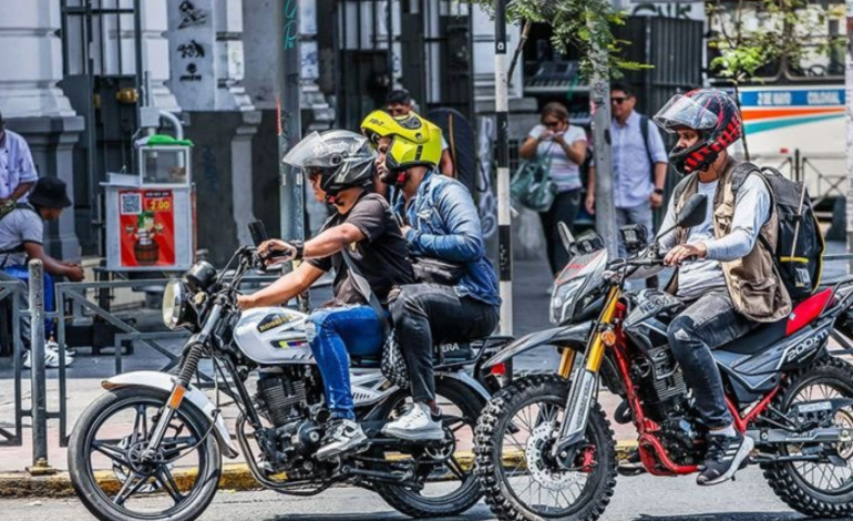 Motos deberán portar placas delanteras y traseras con tecnología avanzada