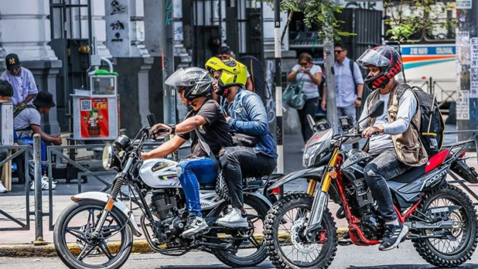 Motos deberán portar placas delanteras y traseras con tecnología avanzada