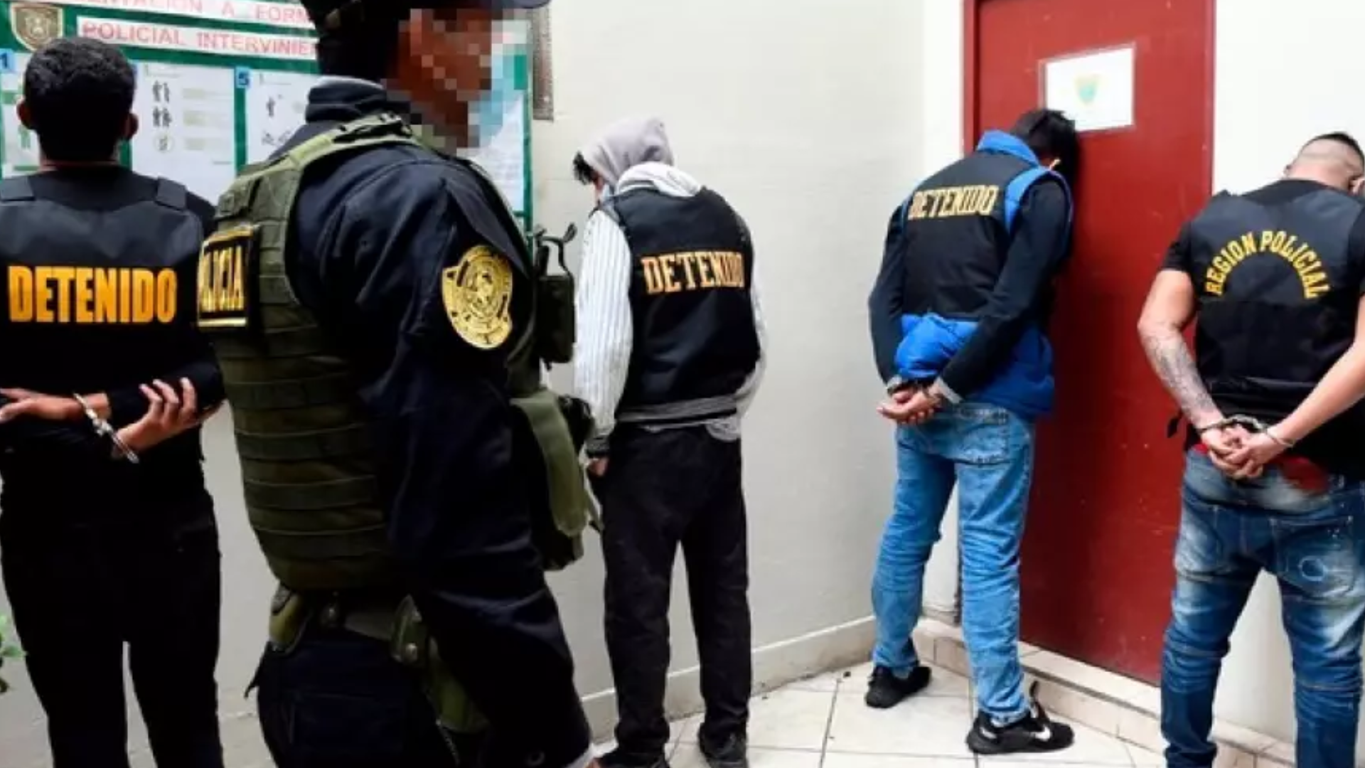 Dos policías en actividad protegían a delincuente más buscado