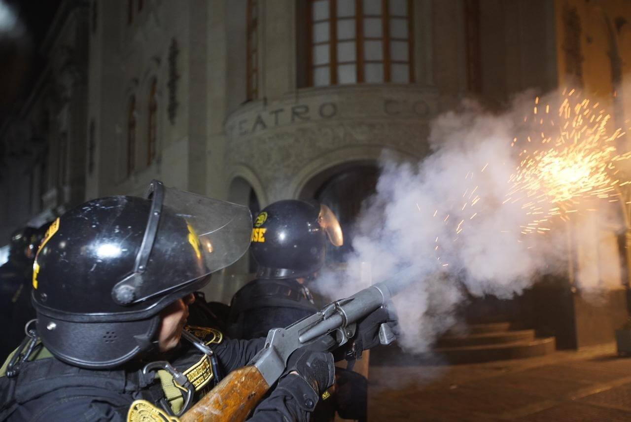 Congreso aprueba ley para proteger a policías en el uso de la fuerza