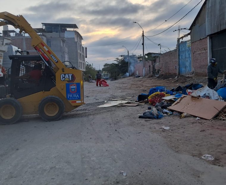 Municipalidad retira chatarra y desechos cerca del parque San Ramón