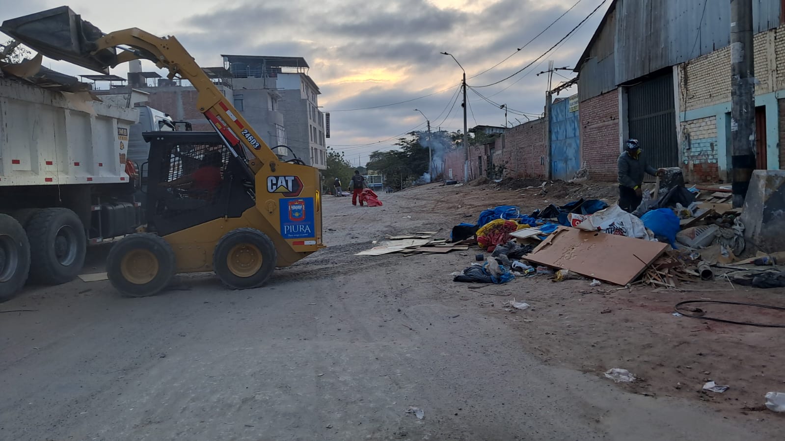Municipalidad retira chatarra y desechos cerca del parque San Ramón intervención