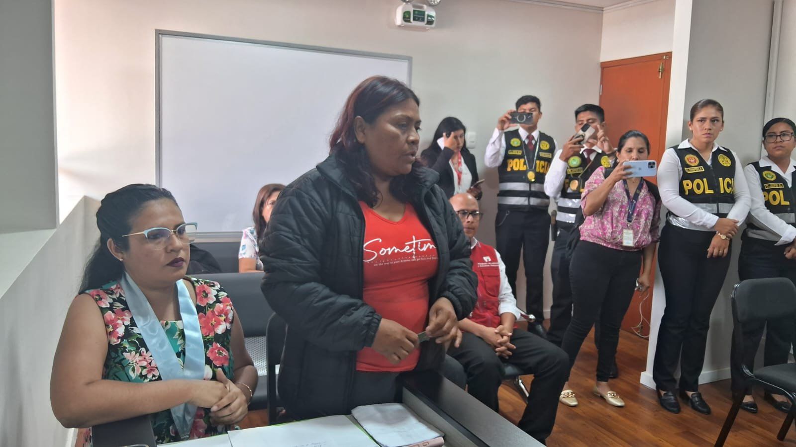 Piura: dictan prisión a mujer que intentó ingresar celulares y chips al penal