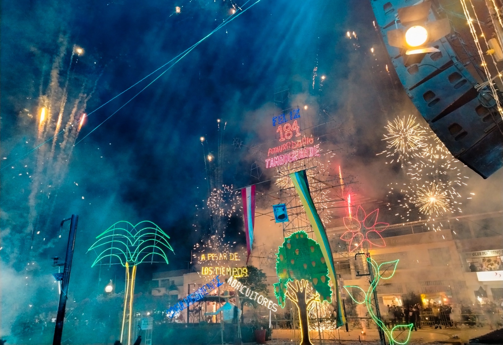 Piura: Tambogrande celebra su 184° aniversario con una noche mágica de música y alegría