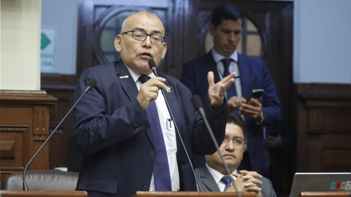 José Arriola bajo investigación por recorte de sueldos