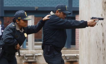 Fiscales no podrán pedir detención de policías que causen muerte al usar legalmente armas