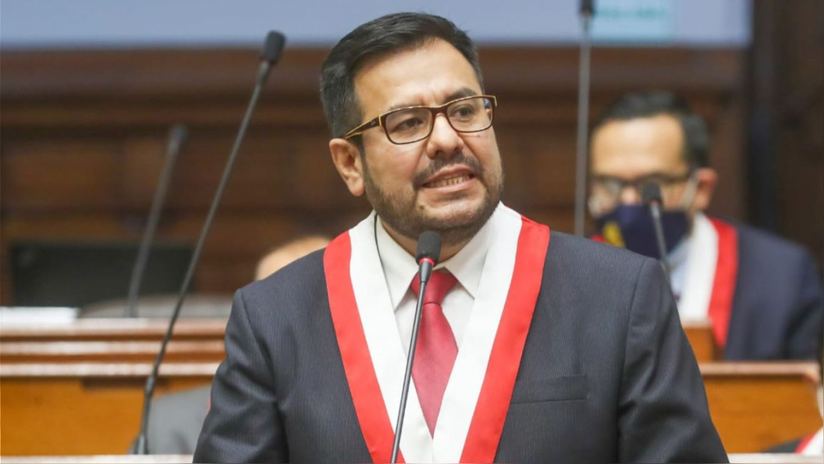 Carlos Zeballos lidera iniciativa para interpelar al ministro de Educación, Morgan Quero