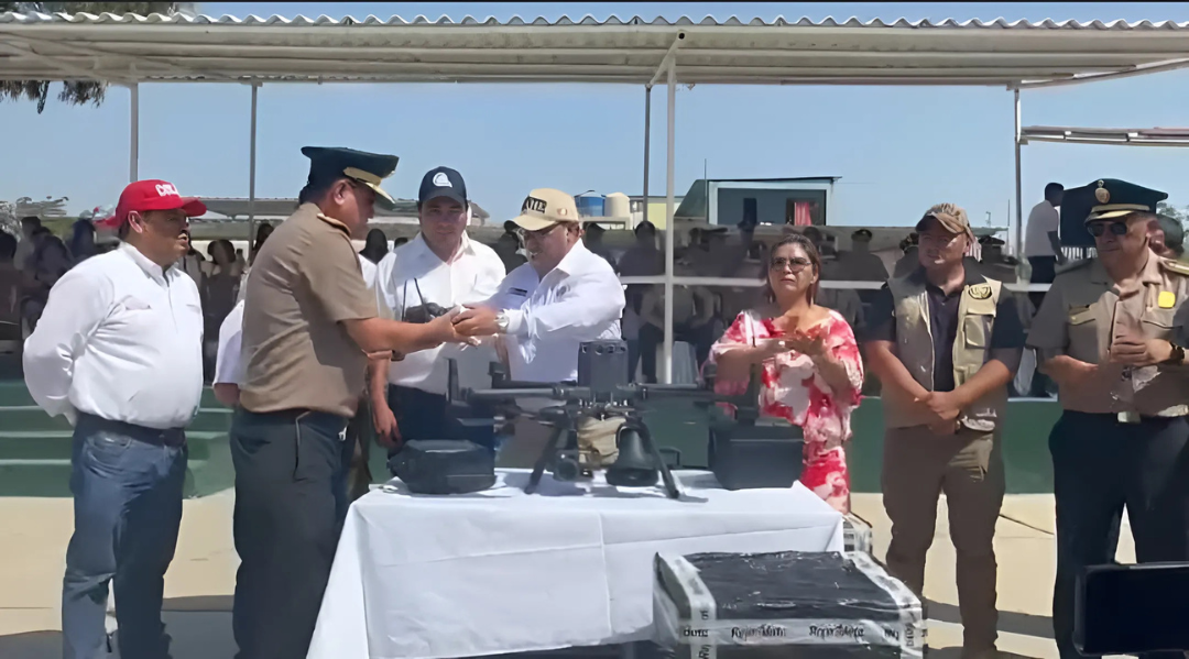 Ministro de Interior entrega drones para lucha contra la inseguridad ciudadana