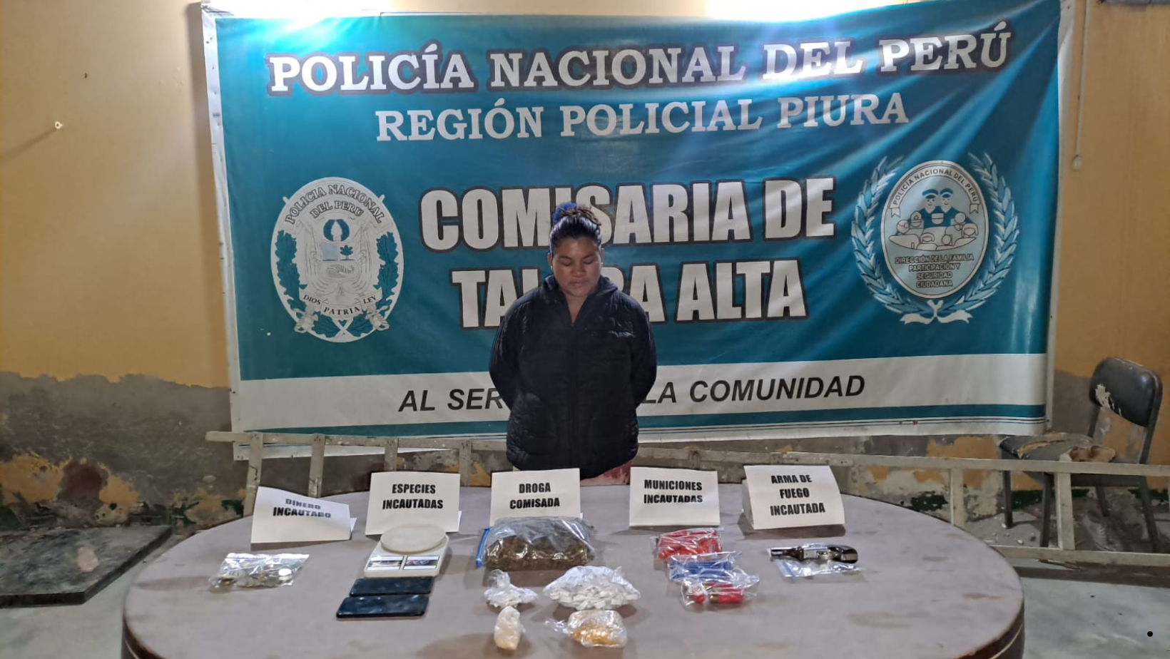 Mujer detenida con arma, droga y municiones en Talara