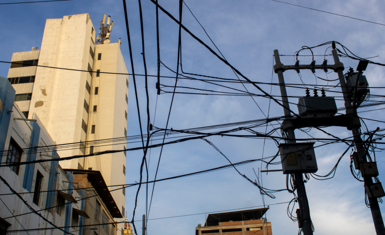 Inauguran muestra fotográfica sobre el impacto visual del cableado aéreo en la ciudad de Piura