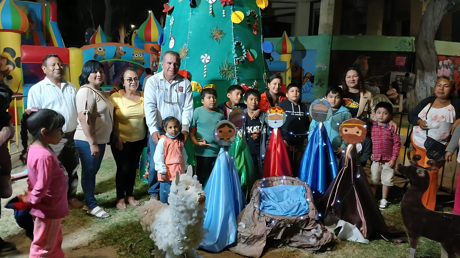 Piura: Municipalidad decora con materiales reciclados para Navidad