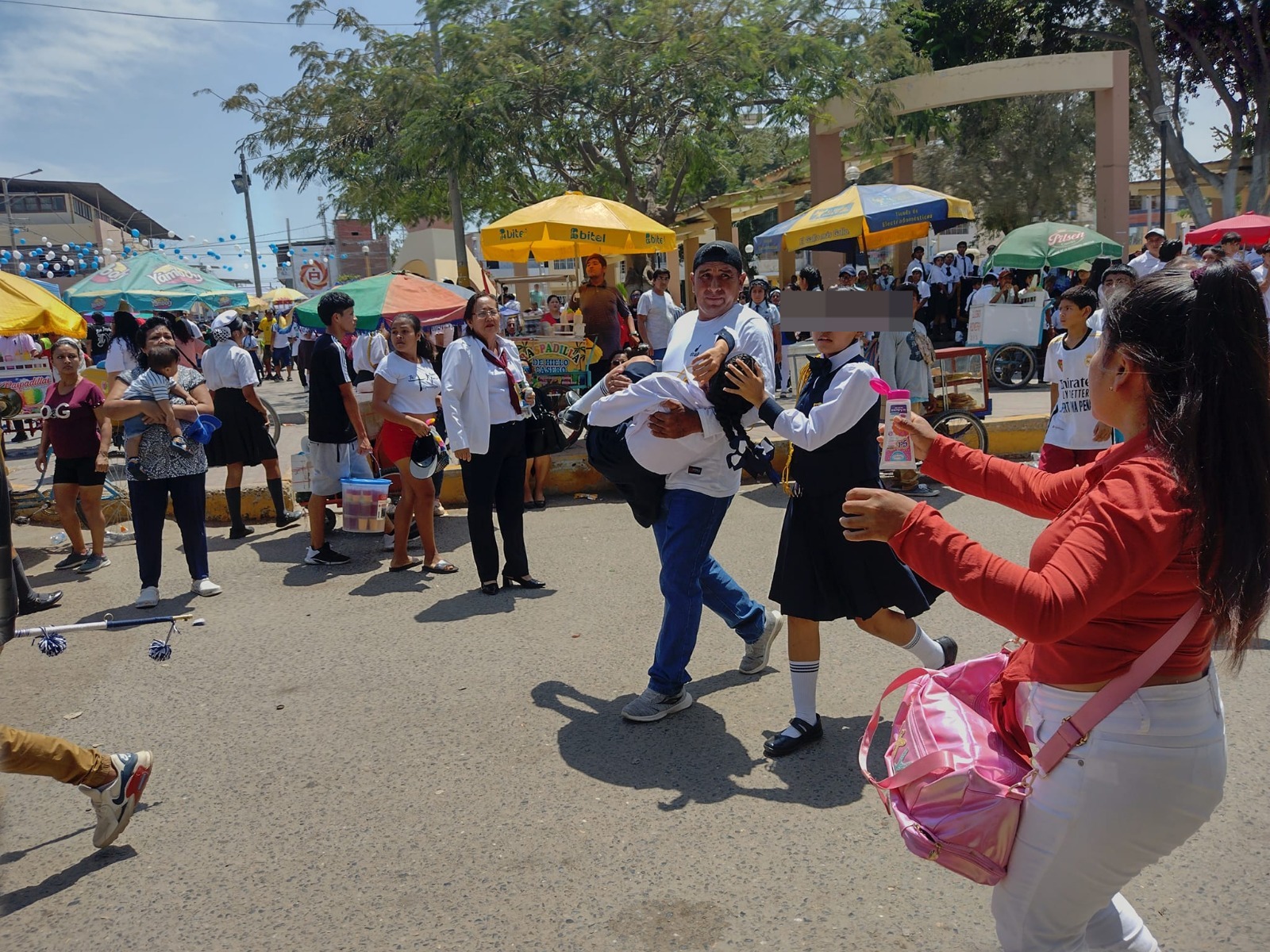 Piura: 35 estudiantes sufren desmayos durante desfile por aniversario del distrito de Bellavista