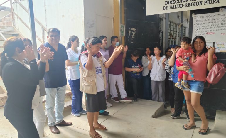 Trabajadores de centro de salud protestan por falta de agua en Piura