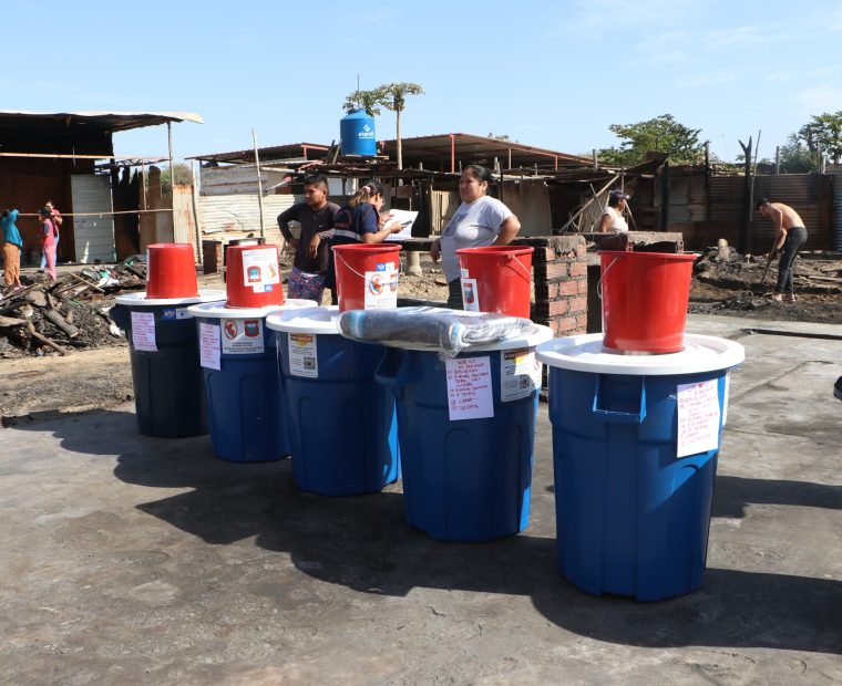 Piura: Comuna entrega ayuda tras incendio en el AA.HH. 01 de agosto