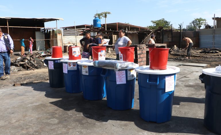 Piura: Comuna entrega ayuda tras incendio en el AA.HH. 01 de agosto