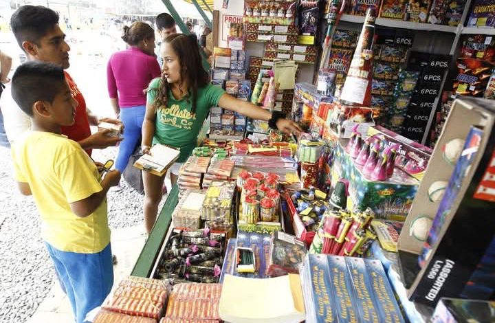 Pirotécnicos en fiestas: Multas y cárcel para quienes la venden ilegalmente