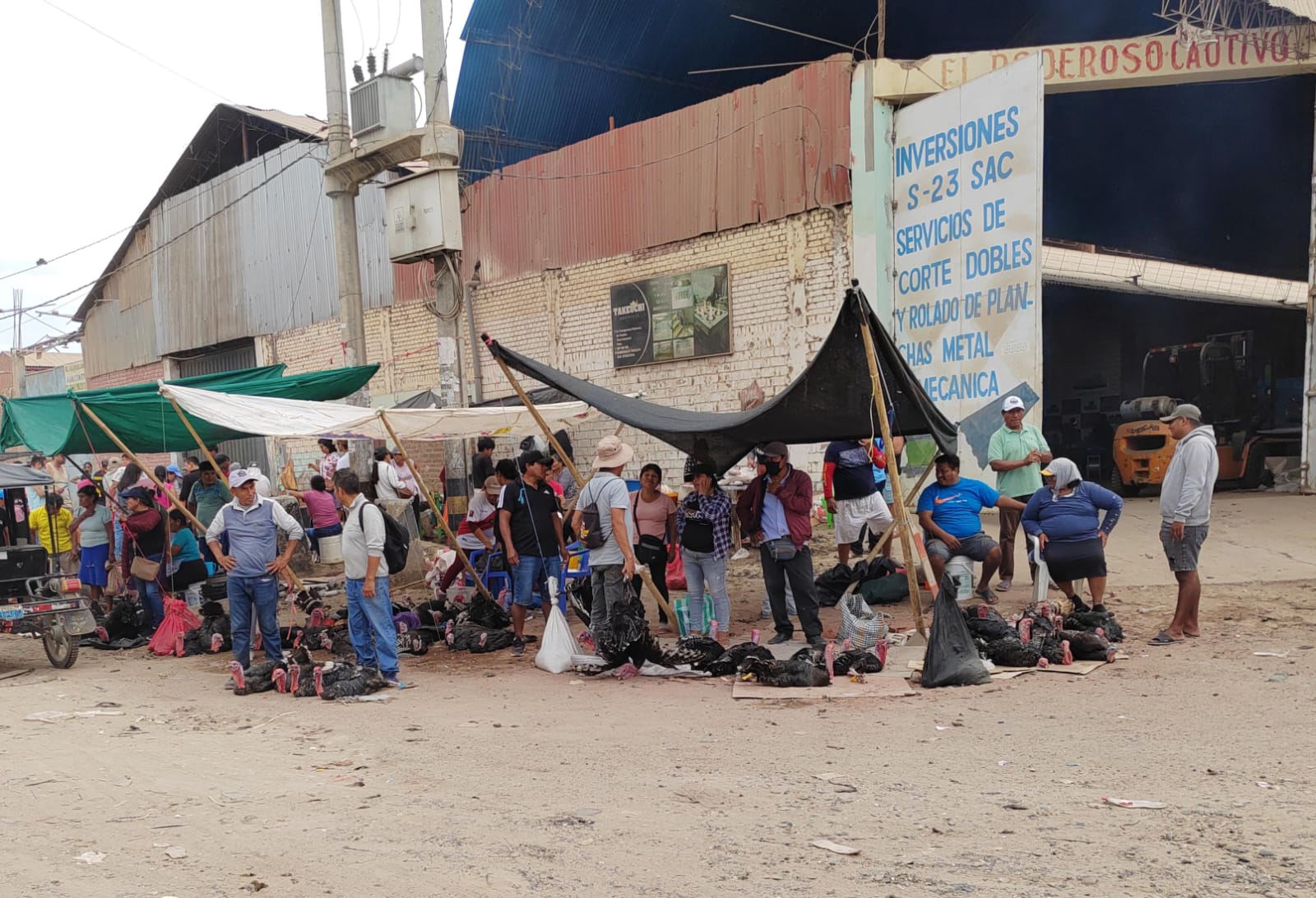 Piura: Movimiento comercial crece por las compras navideñas