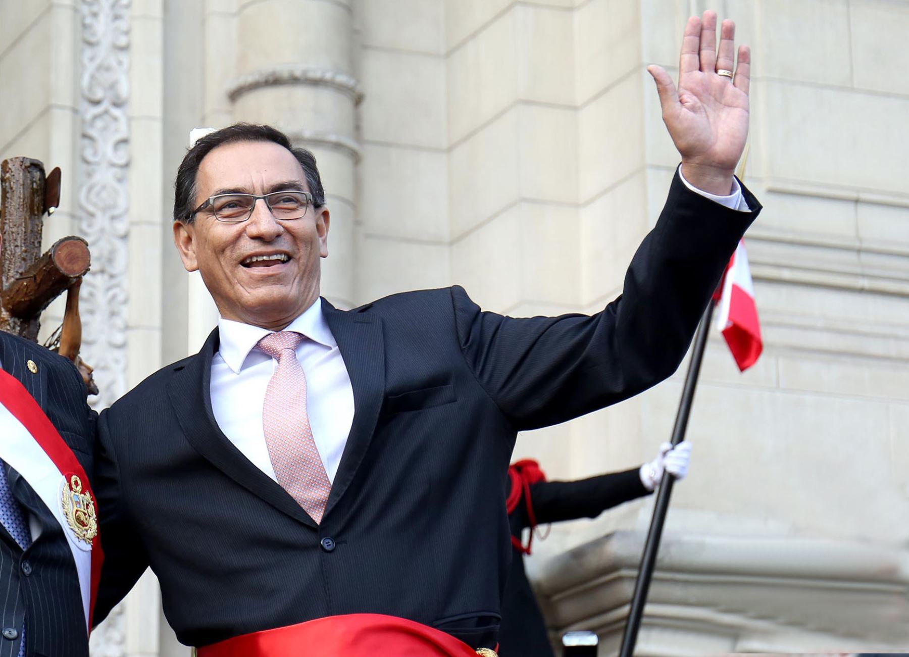 Juez levanta restricciones a Martín Vizcarra y ahora podrá viajar sin permiso judicial